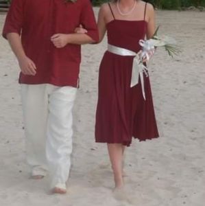 BCBG Paris burgundy pleated dress Sz 6